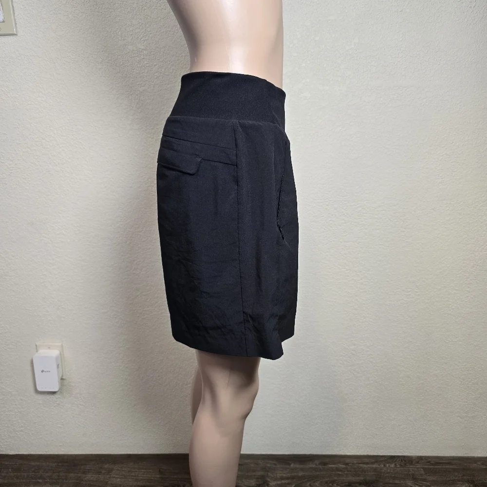 Athleta Womens Black Soho Skort Size 8 Secure Pockets Zip Skirt Casual